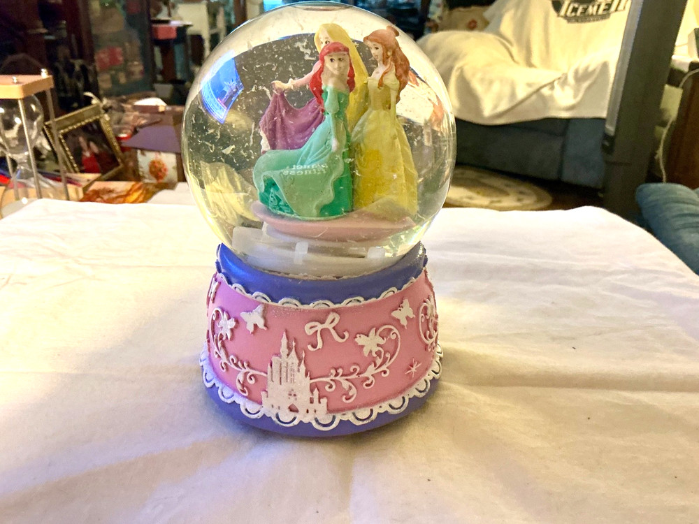 wind up musical snow globe working order 6" tall