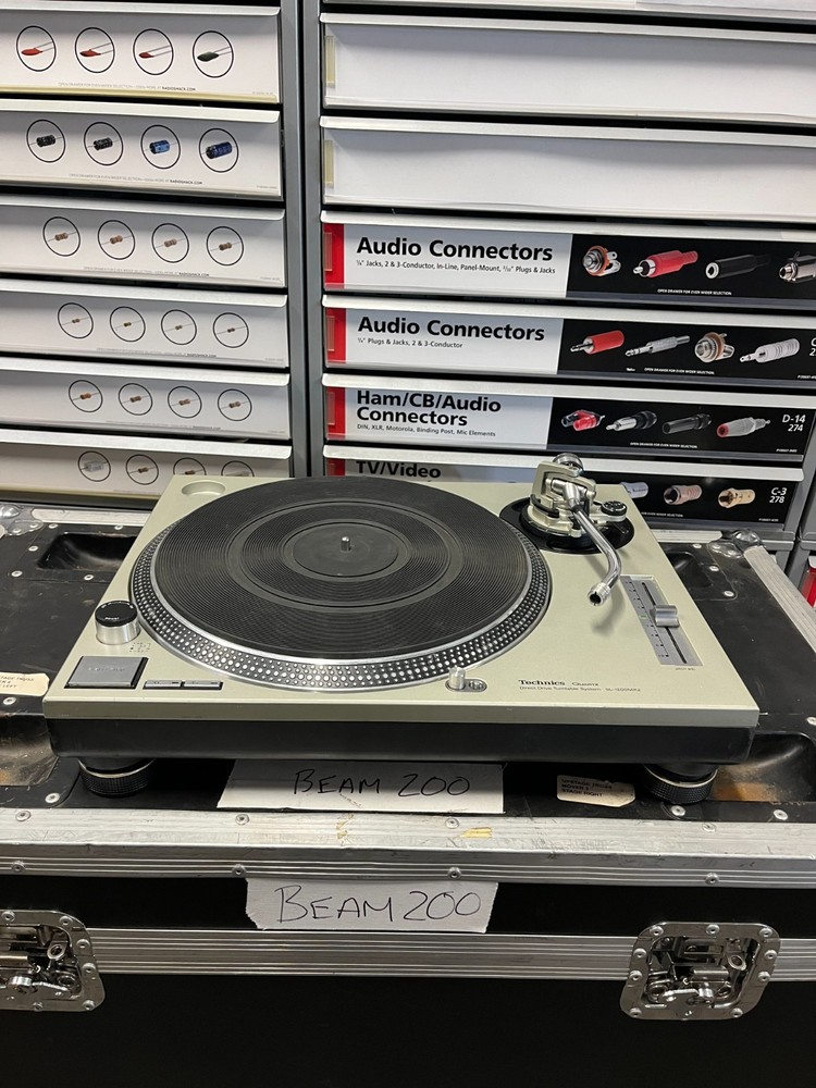 Technics SL 1200 Turntable
