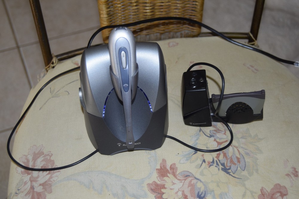 Plantronics CS-55 Wireless Office Headset System with HL10 Lifter **READ**