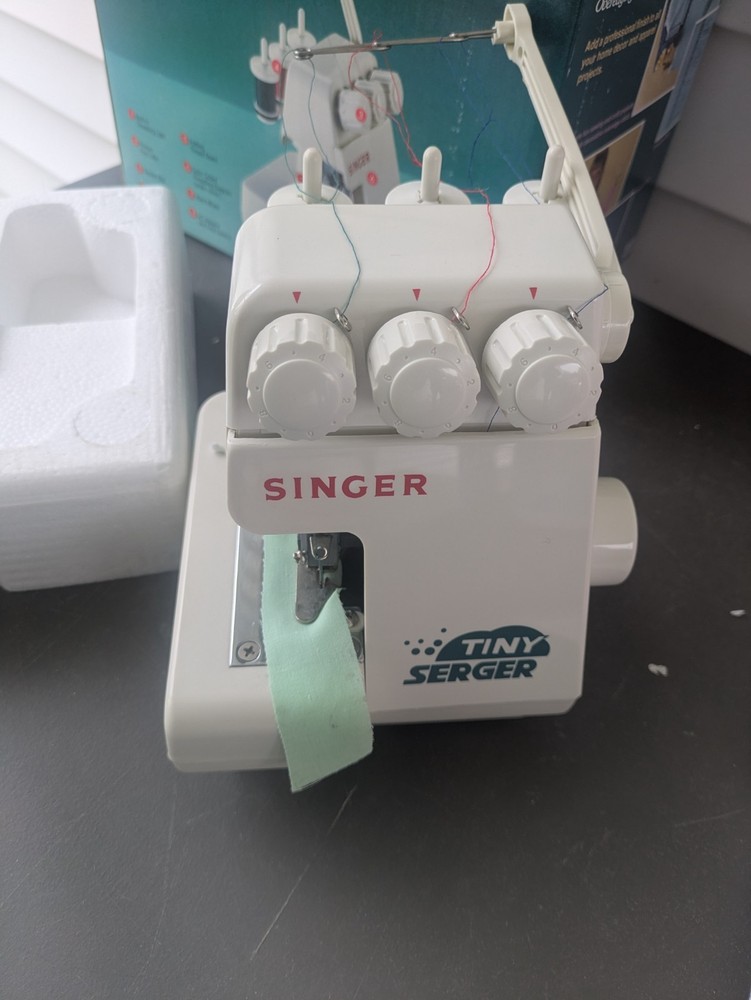 Singer Tiny Serger Electric Overedging Machine TS380A Original in Box
