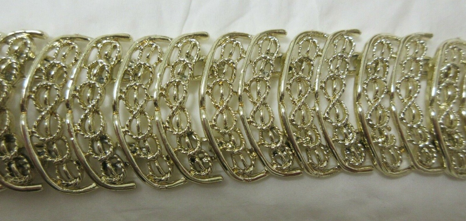 Vintage Wide Open Work Gold Tone Link Bracelet 7 1/2"