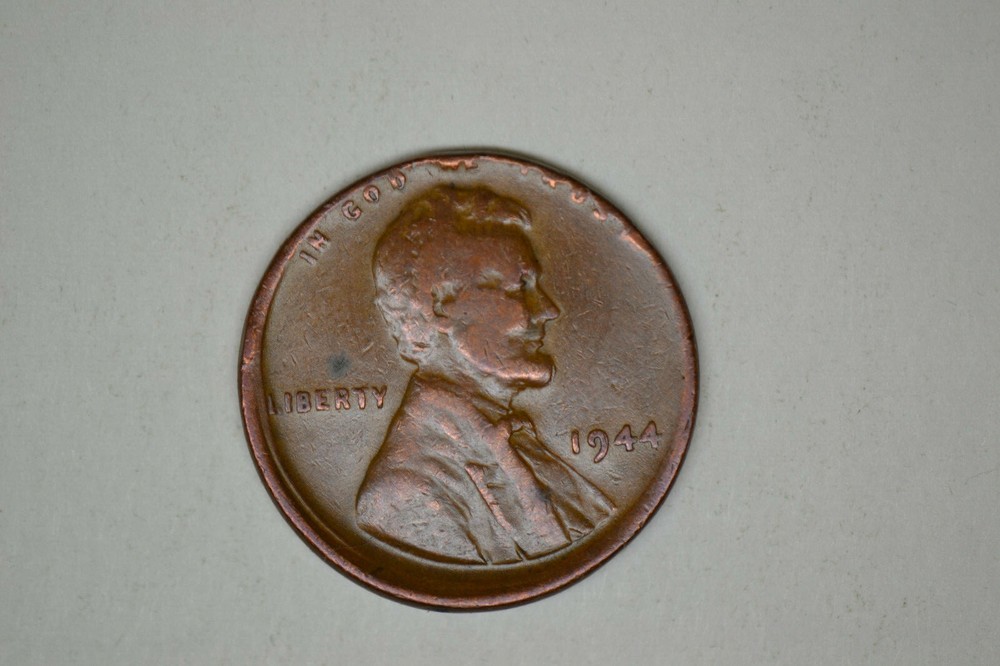 1944 Lincoln Cent- Broadstruck- Very Fine