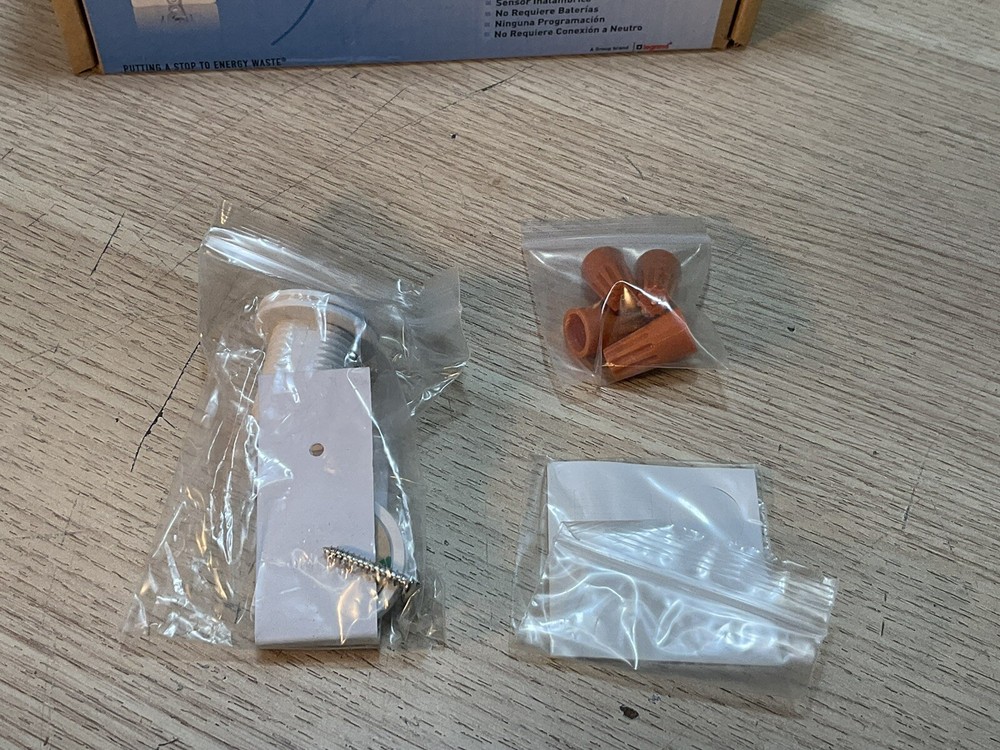 Wattstopper EOKT-101-W Wireless RF Occupancy Sensor Kit White RF switch/GAR160