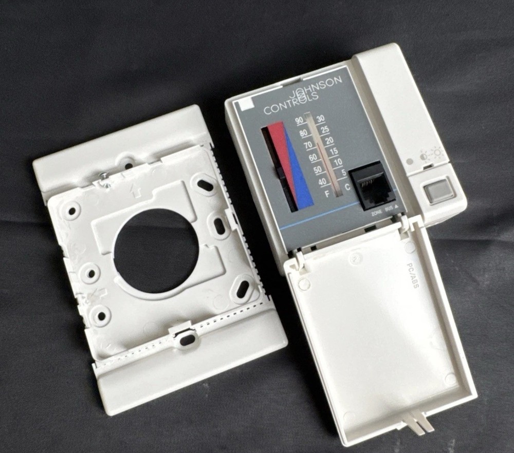 Johnson Controls Rev-D Wall-Mount Temperature Sensor ​Controller  TE-67NP-1N00