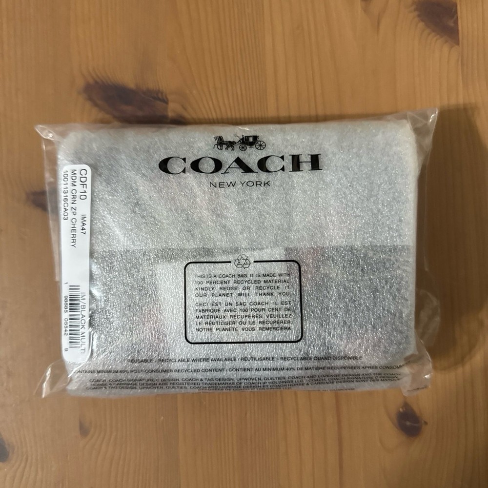NWT ❤️ Coach Medium Corner Zip Wallet With Cherry Print