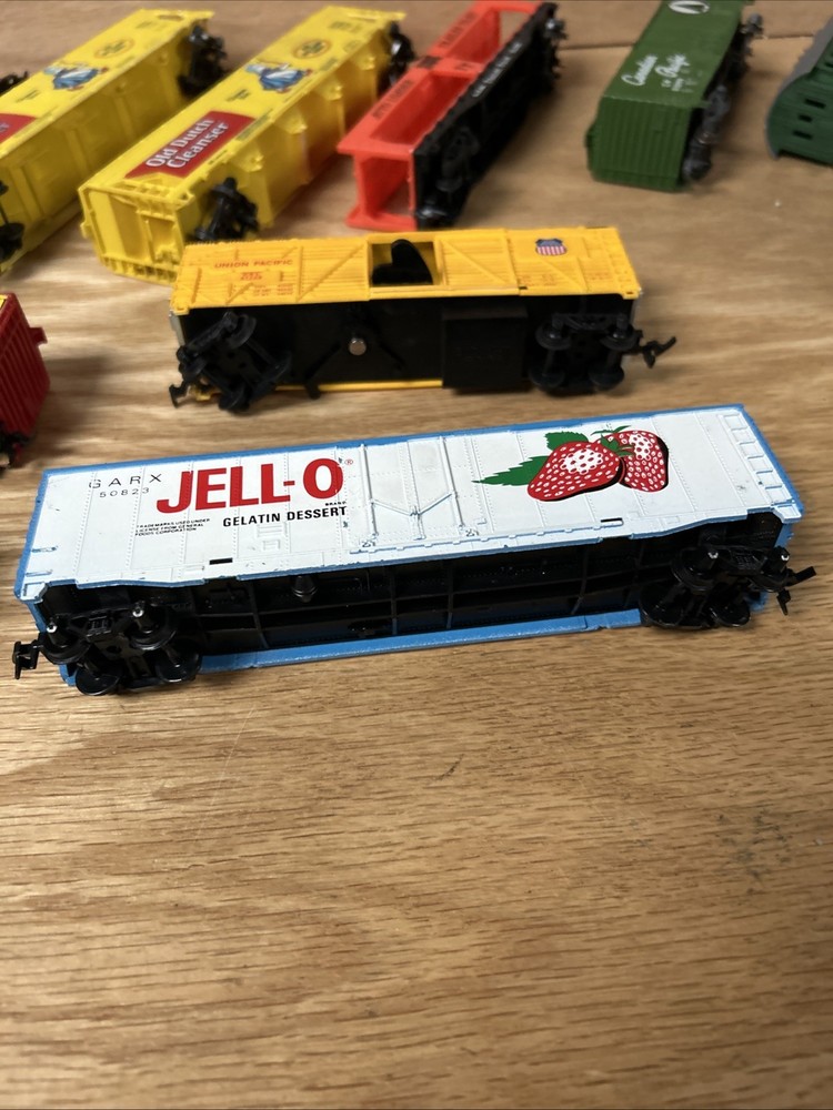 Vintage Tyco Electric Train and Boxcar Lot, Some Missing Wheels