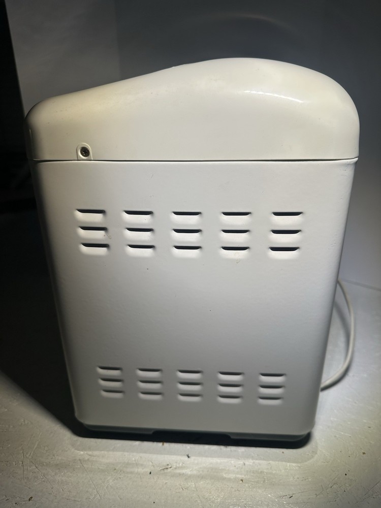 Sunbeam 5833 Bread Machine White 400W LCD Timer Crust Control ExpressBake