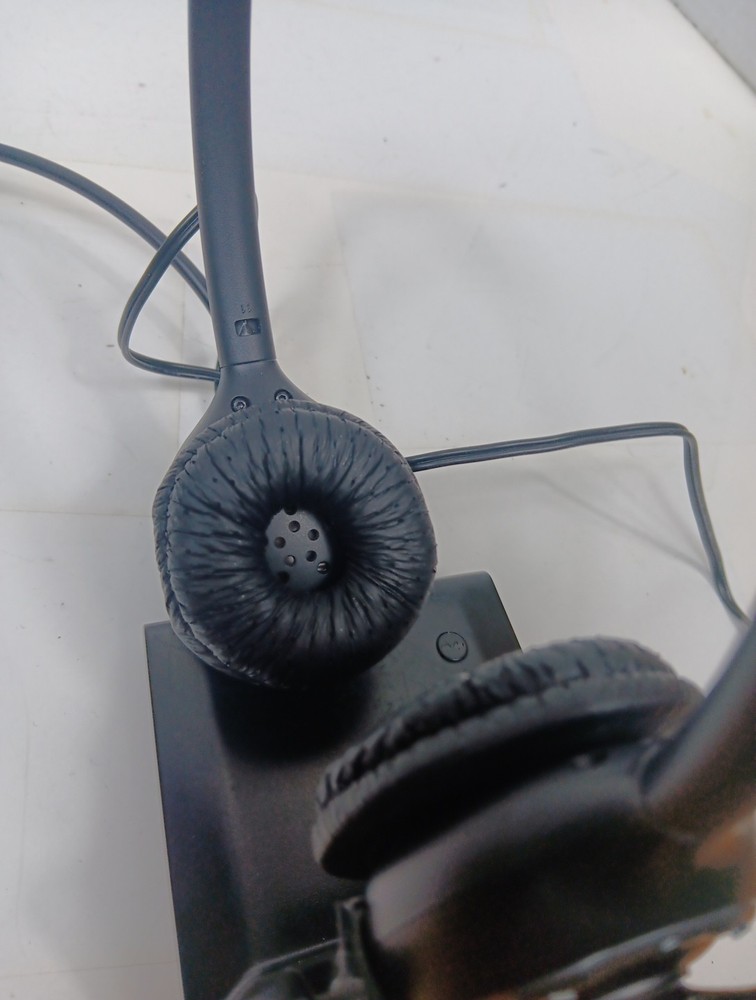 Plantronics C052 Wireless Headset + Dock - Tested Working, Green Lights, Office
