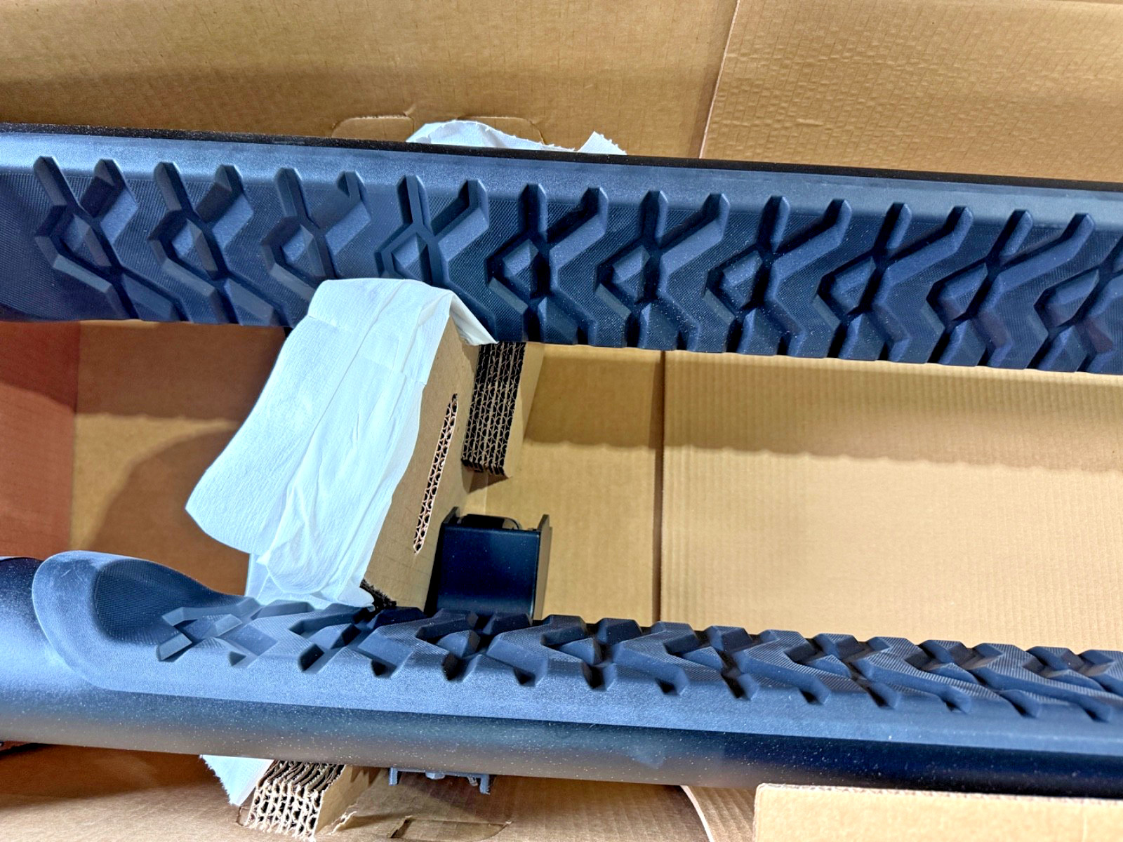 GM Chevy GMC Cadillac Tahoe Yukon OEM Z71 Textured Running Boards 21-26 84331816