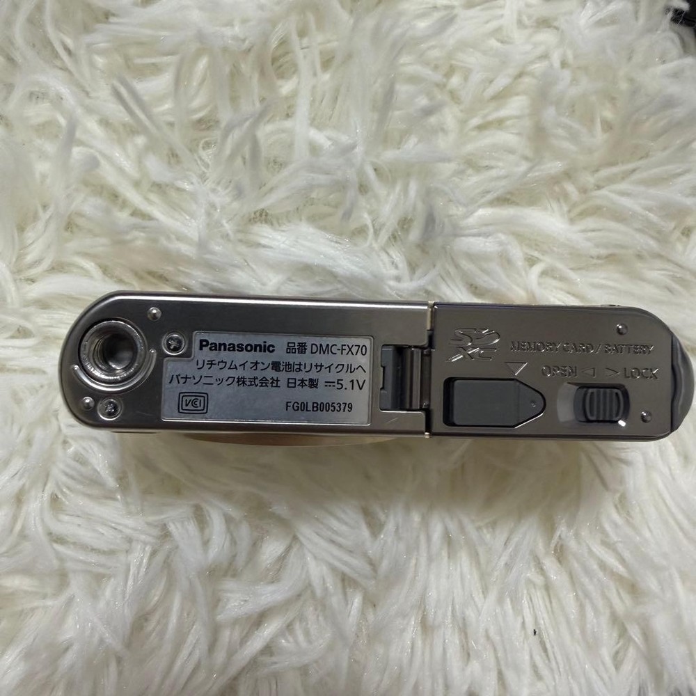 Panasonic DMC FX70 Compact Digital Camera Gold pre-owned condition