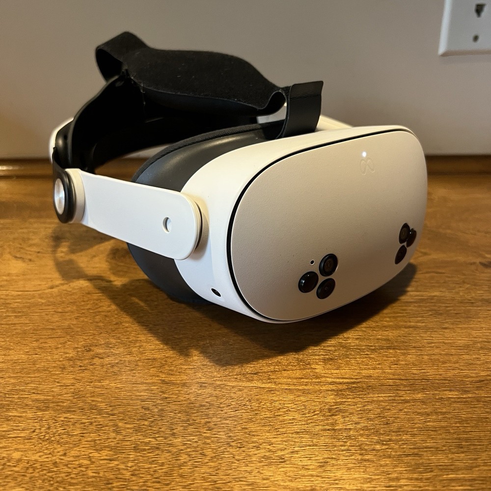 Meta Oculus Quest 3S - 128GB Headset ONLY With Upgraded Strap