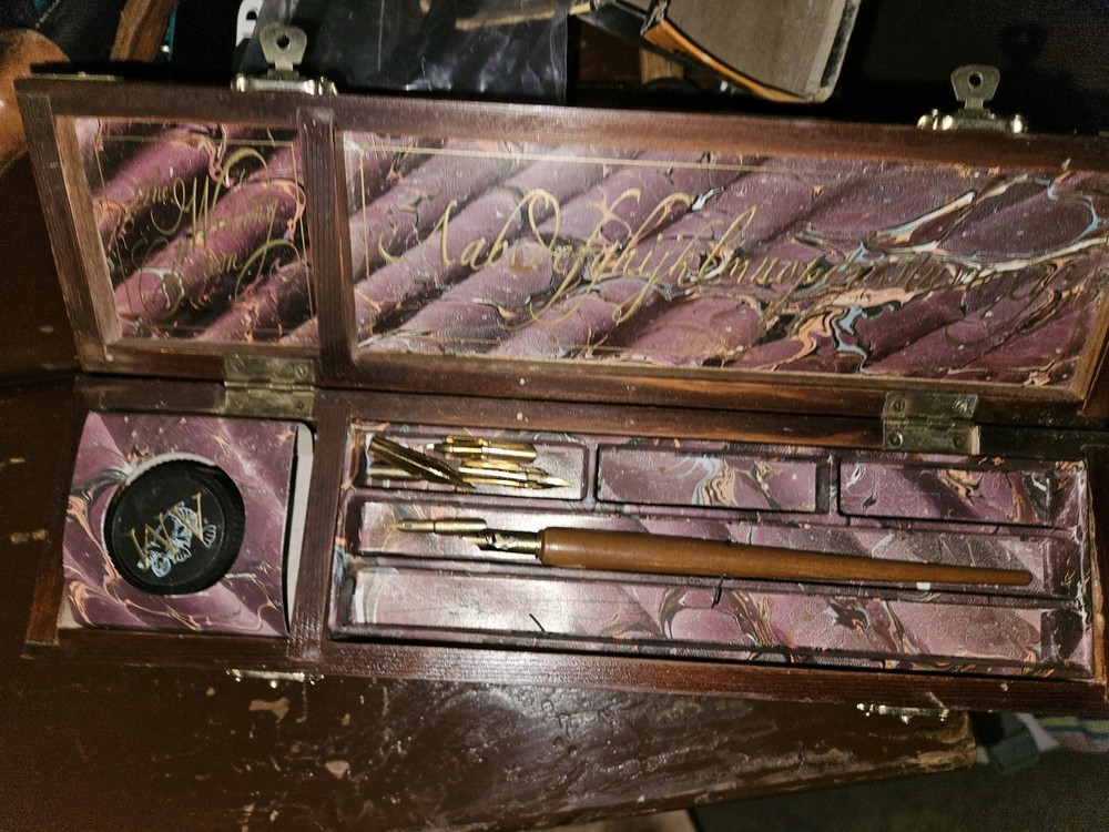 TRAVELLER'S WRITING CHEST