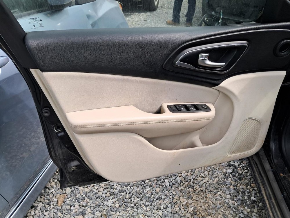 200 2015 Glove Box 4773858