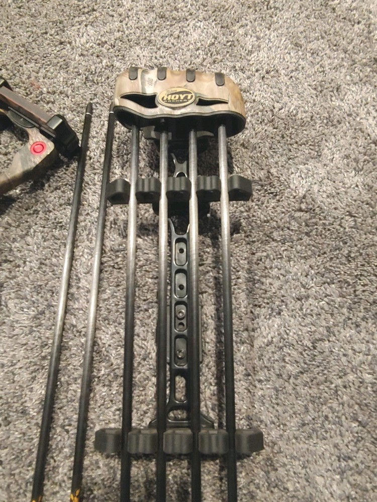Hoyt Vector 32 RH Compound Bow Package 28in 60lbs.