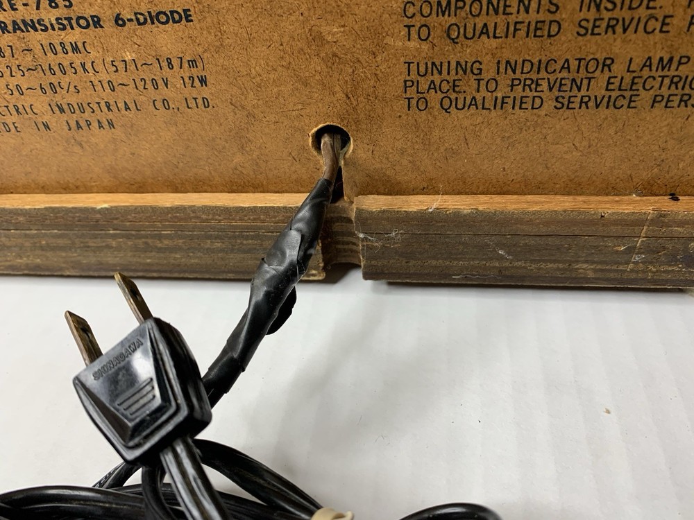 Panasonic Solid State Table Top FM-AM 10- Transistor 6-Diode Radio RE-785 Tested