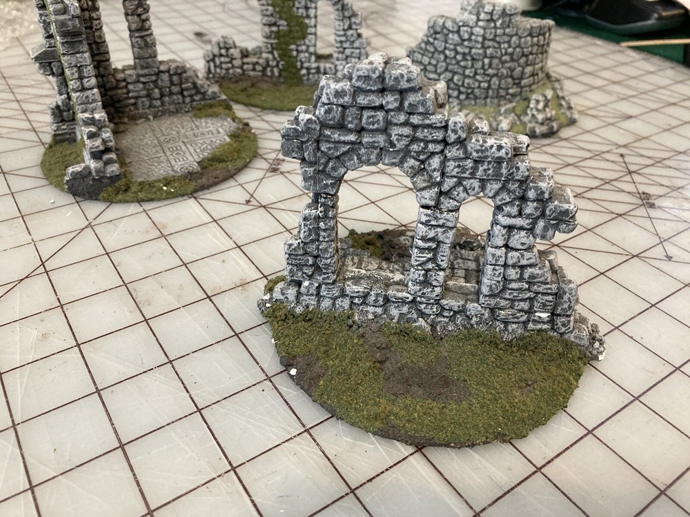 WARHAMMER GAMING FIVE TERRAIN GOTHIC RUINS