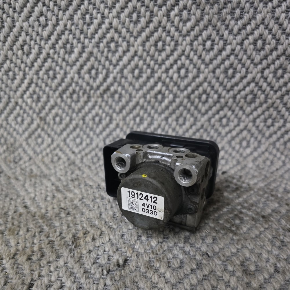 2015 HONDA CB 650F ABS PUMP.