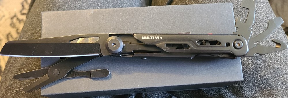 Lone Survivalist Multi VI + Multi Tool