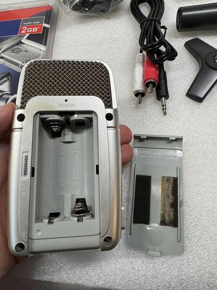 ZOOM Handy Recorder H2 Handheld Digital Recorder MP3/WAV Bundle!