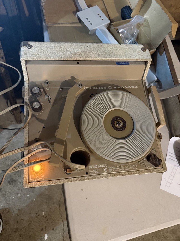 VTG Newcomb Solid State Portable 4 Speed Classroom Record Player Works