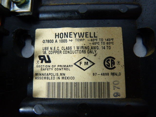 Honeywell Q7800A-1005 Universal Sub-base USED