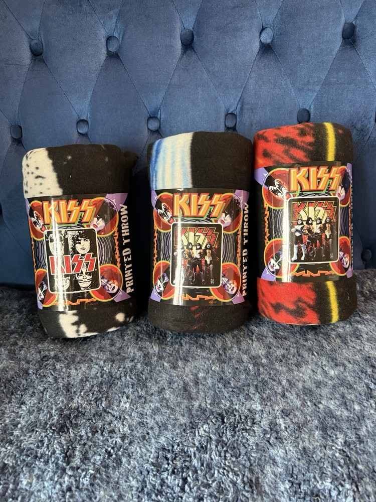 3 Kiss Throw Blankets 50x60 Never Used Still In Original Packaging