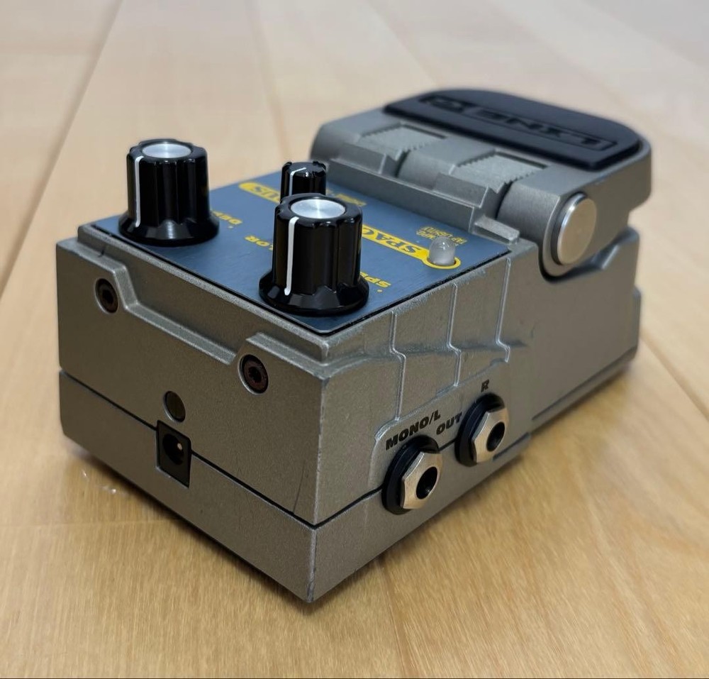 LINE 6 SPACE CHORUS Space chorus