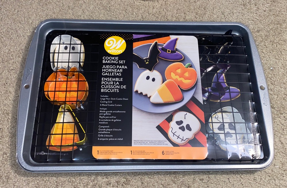 Wilton Halloween Cookie Baking Set  Cookie Sheet 6 Cutters + Cooling Rack