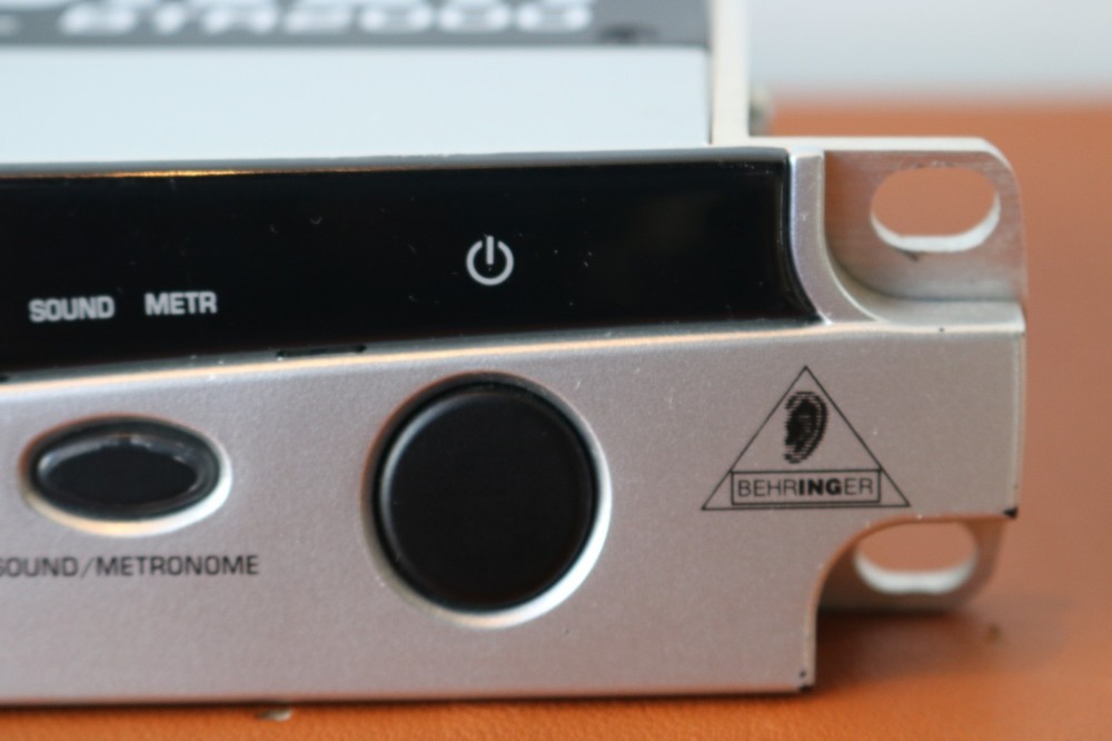 Behringer BTR2000 2-Channel High Performance Racktuner