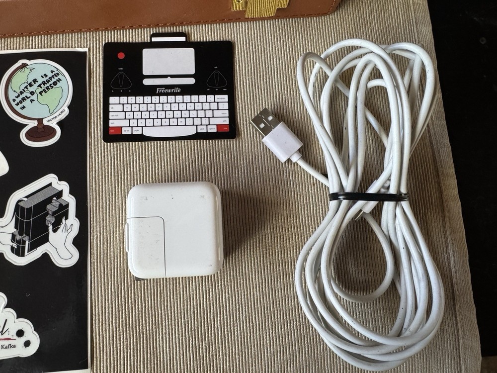 Freewrite Hemingway / Hemingwrite Portable Smart Typewriter