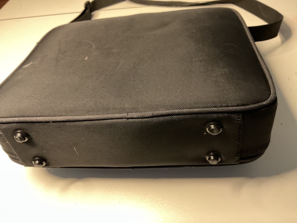 Sony VPL-CS6 DATA PROJECTOR w/Remote Control Power & VGA Cable and carry case