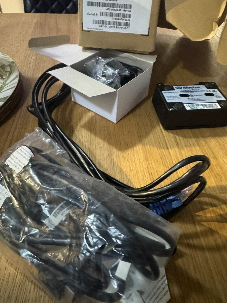 Lifesize Share Wireless Media Sharing Device ( 450-00434-902 )