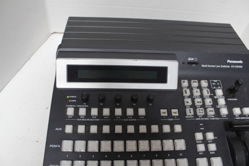 PANASONIC AV-HS400N Multi Format Live Switcher *Powers on