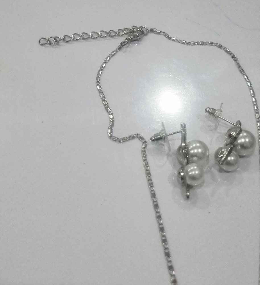 Necklace and Earrings Set.