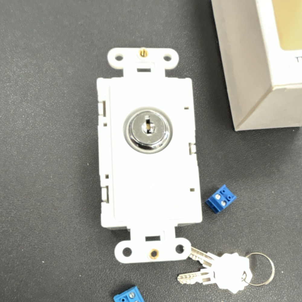 TacTouch TT-K3M-W Lockable Wall Key Switch White Plastic Metal Control Panel