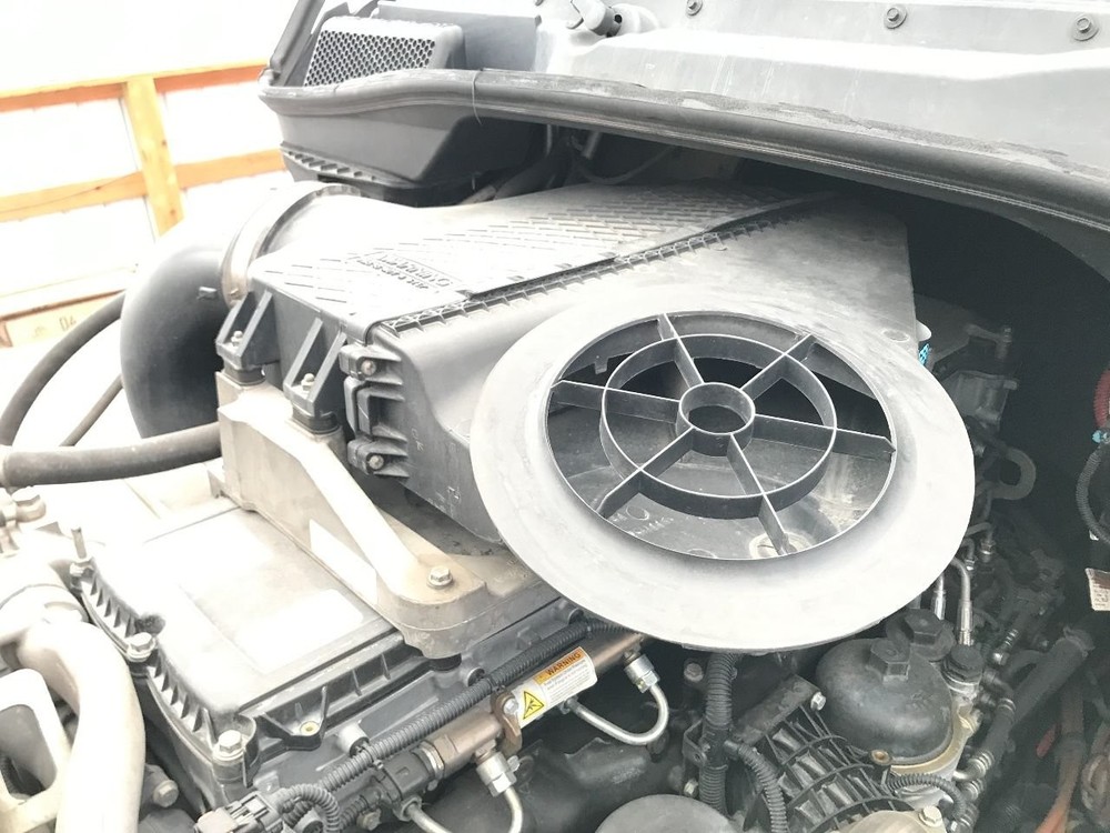 Freightliner CASCADIA Air Cleaner - Used