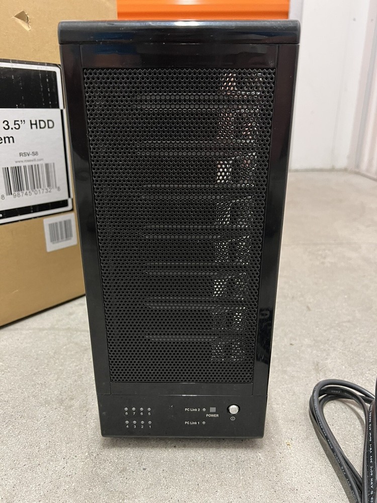 Rosewill RSV-S8 8-Bay 2.5" & 3.5" RAID Storage Enclosure System Server C32