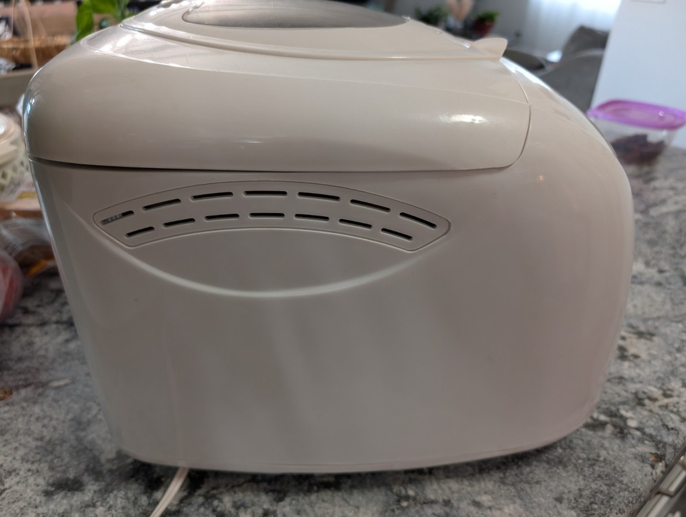SUNBEAM ELECTRIC PROGRAMMABLE 2LB BREADMAKER Nice Shape! See Pics!