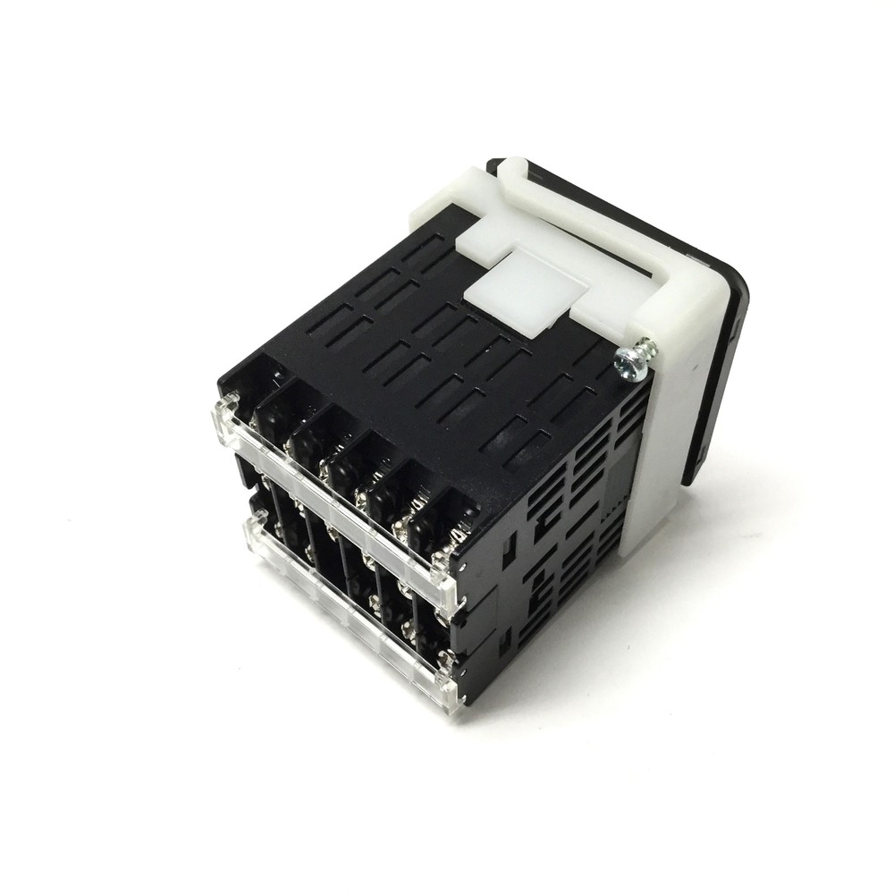 Omron E5CC-QX3D5M-006 Temperature Controller 24V, Pulsed DC, Analog Transfer Out