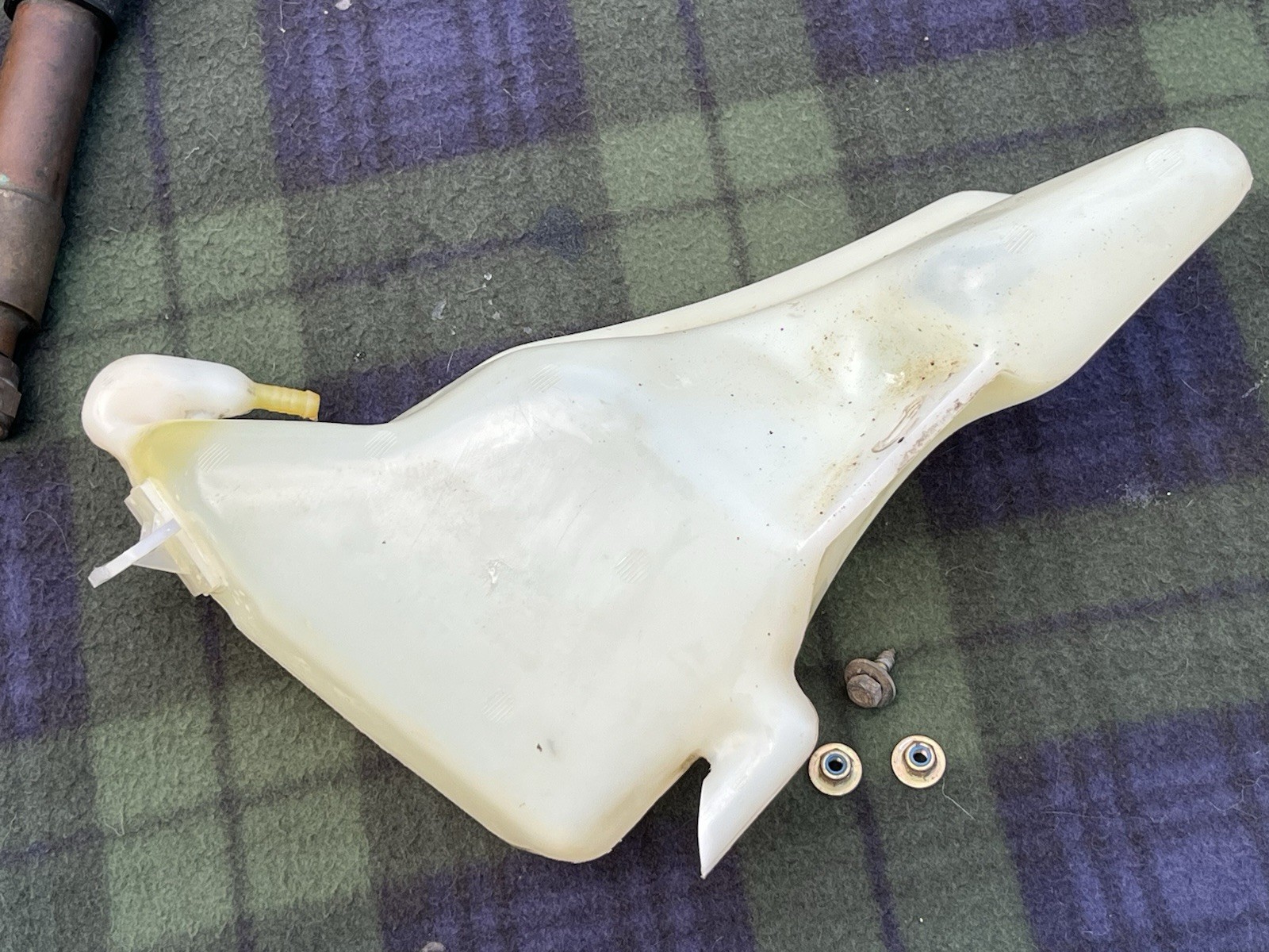 Mercedes-Benz R107 560SL Coolant Expansion Tank