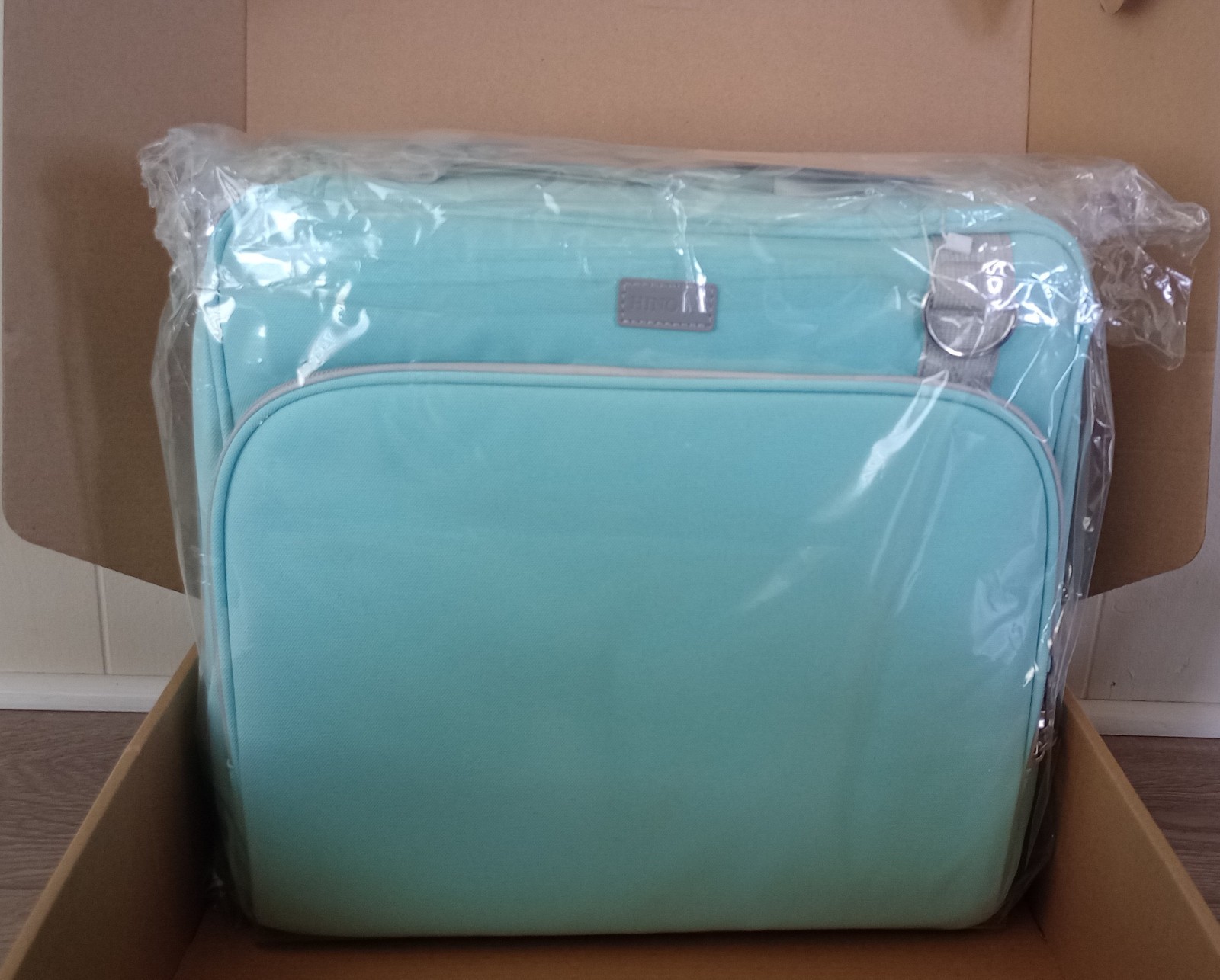 3-Inch D-Ring Zipper Binder With Shoulder Strap, 700 Sheets Capacity Mint Green