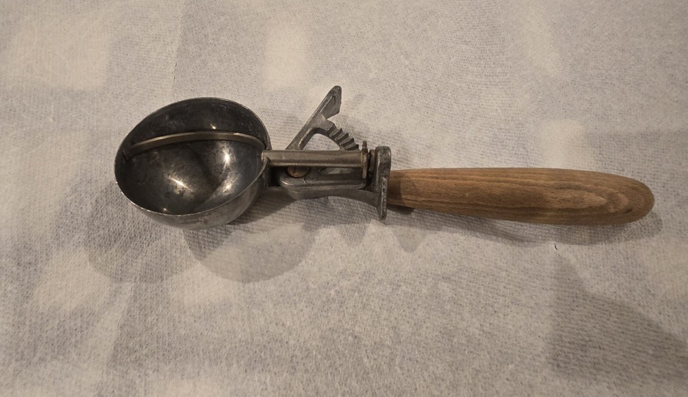 2 Vintage Ice Cream Scoops both working