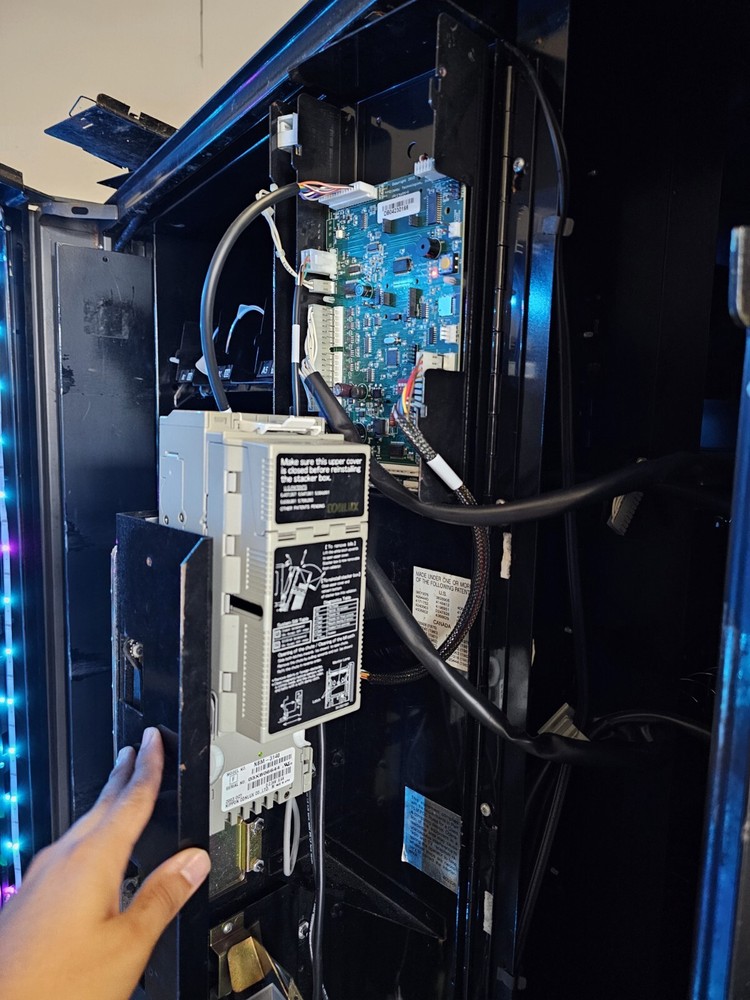 Vending Machine Refurbished AP 113 Snack 5-Wide