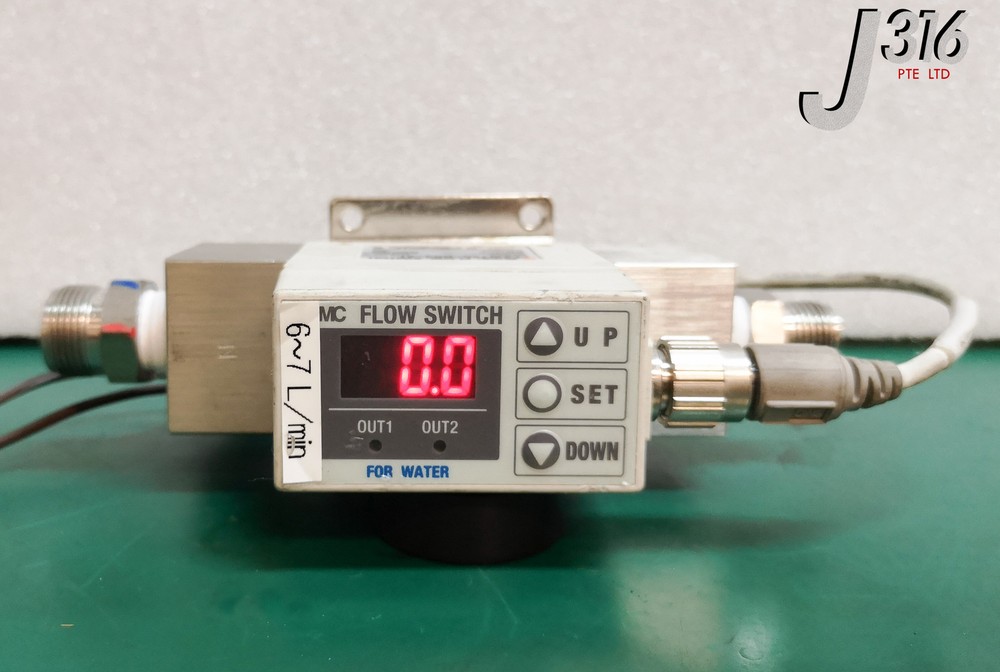 14299 SMC DIGITAL FLOW SWITCH PF2W720-N03-27