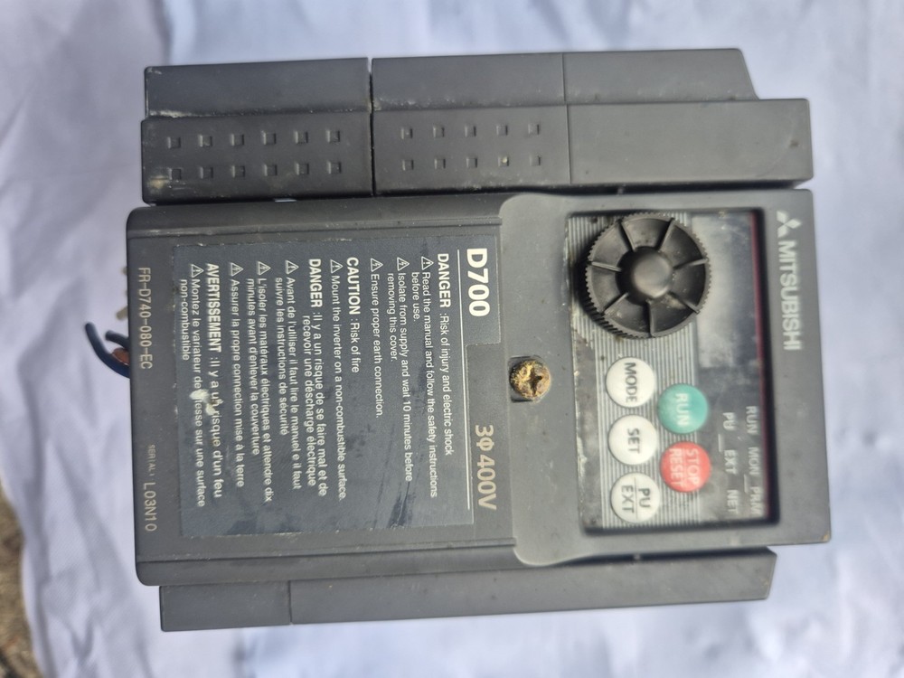 Mitsubishi Inverter D700 FR-D740-080-EC Variable Frequency Drive (Damaged)