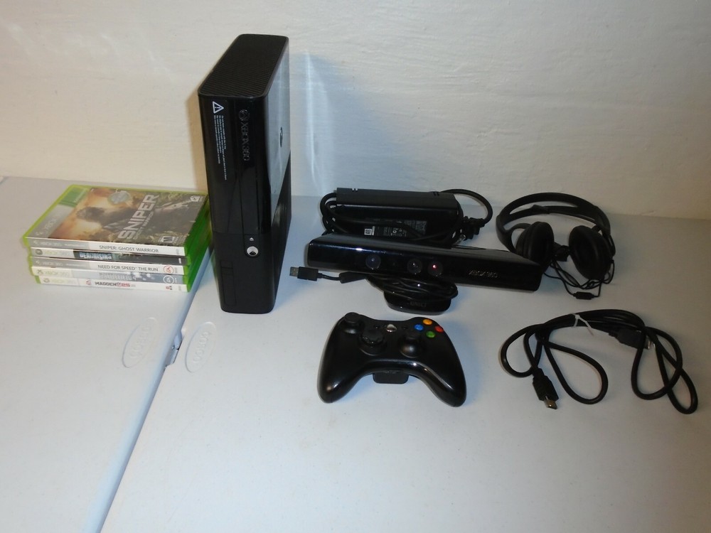 Microsoft Xbox 360 1538 Bundle Kinect, Controller, Headset & 5 Games Read Descr.