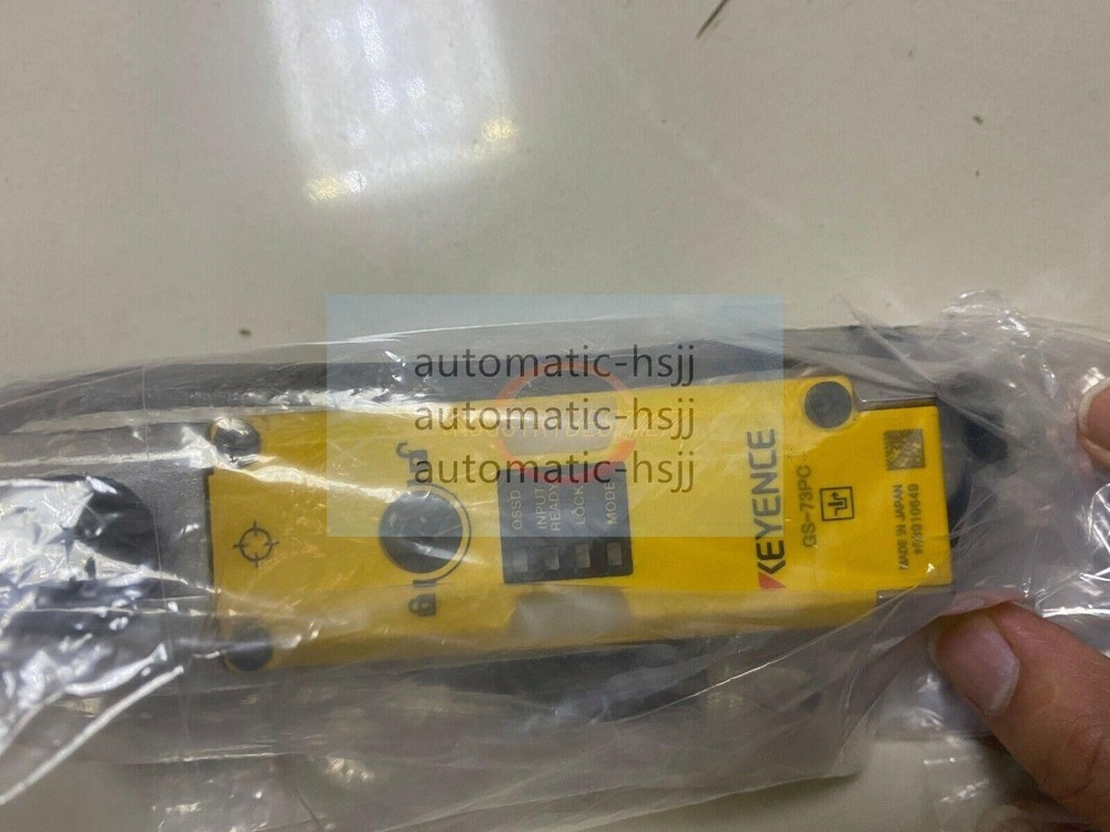 ONE NEW KEYENCE GS-73PC