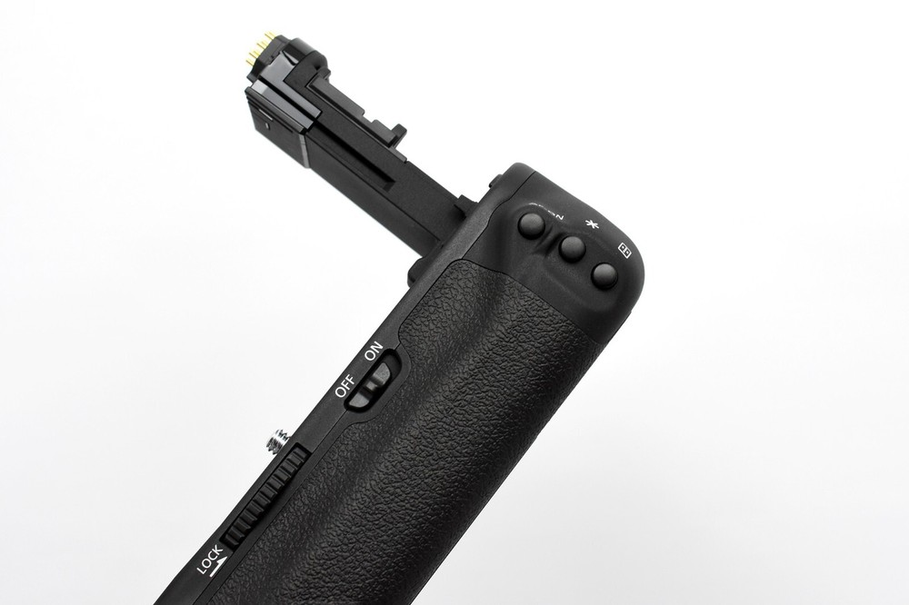 Canon BG-E21 Battery Grip - MINT
