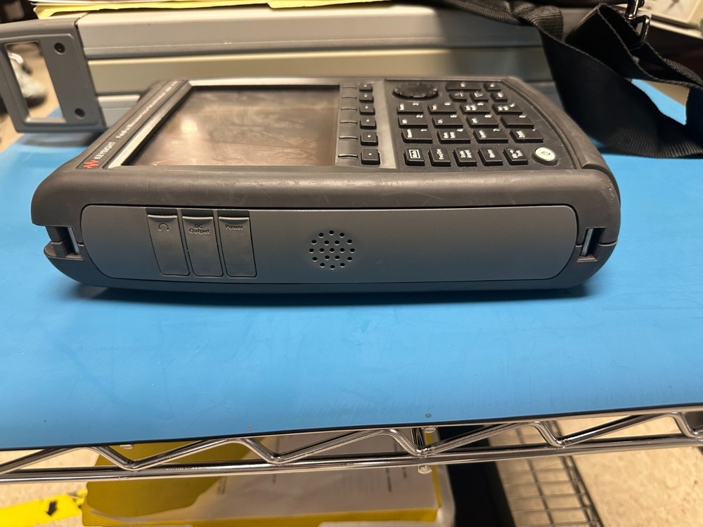 Agilent N9928A FieldFox 26.5GHz RF Microwave Vector Analyzer
