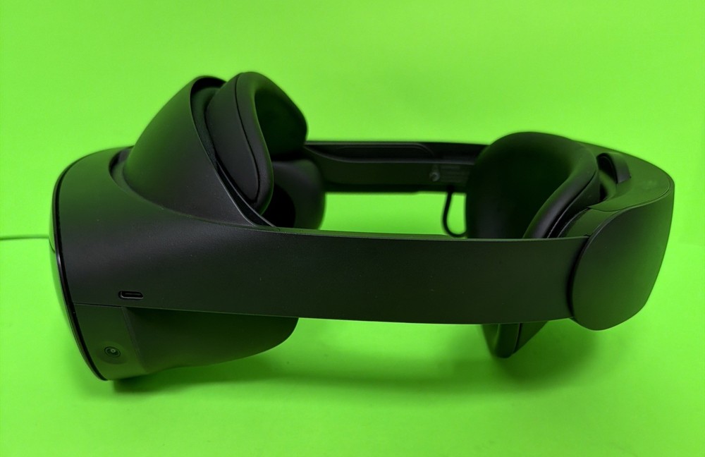 META Quest Pro 256GB VR Headset with Controllers and Charging Dock